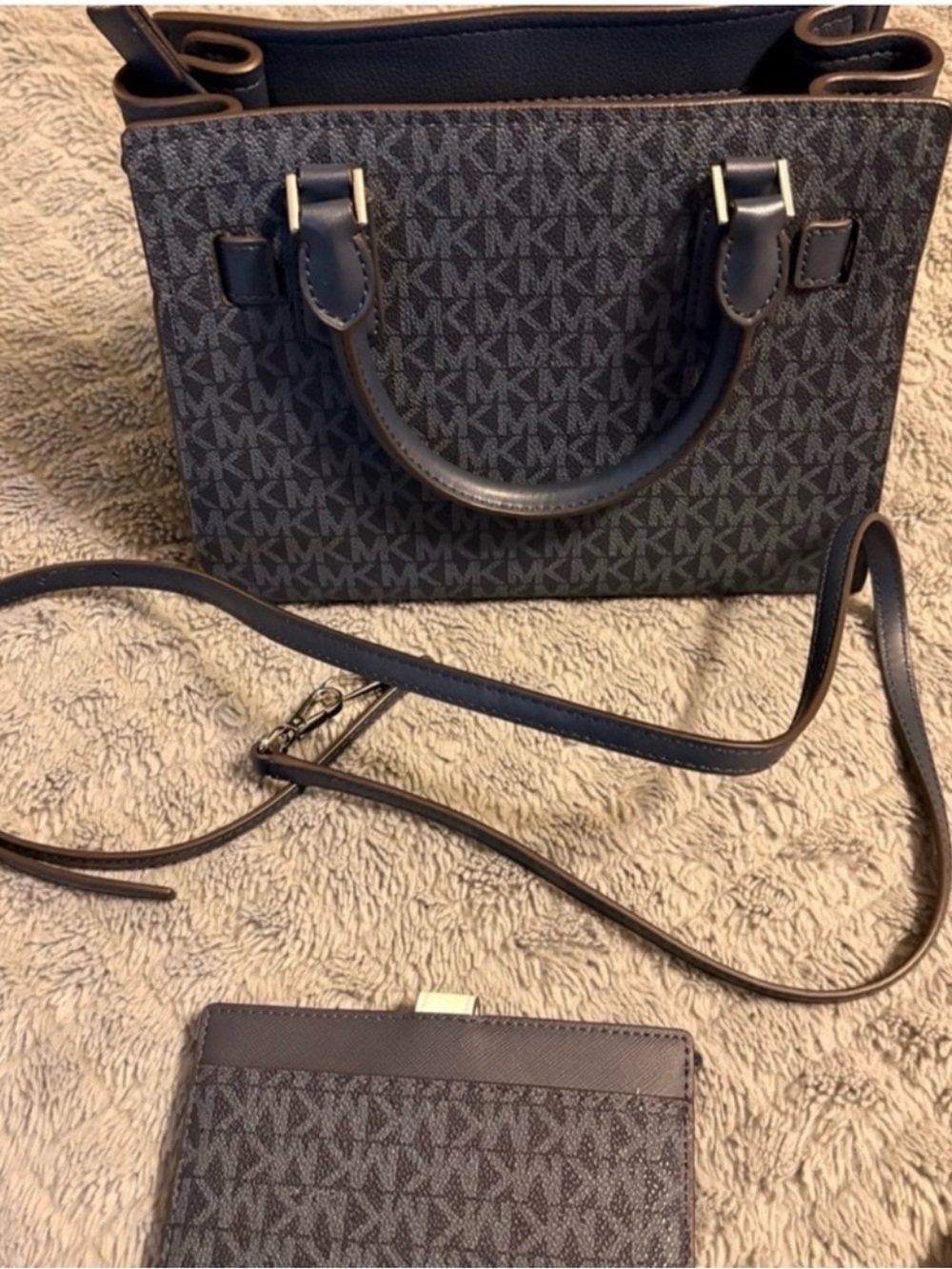 Michael Kors Navy Signature Satchel with Matching Wallet - Picture 5 of 5